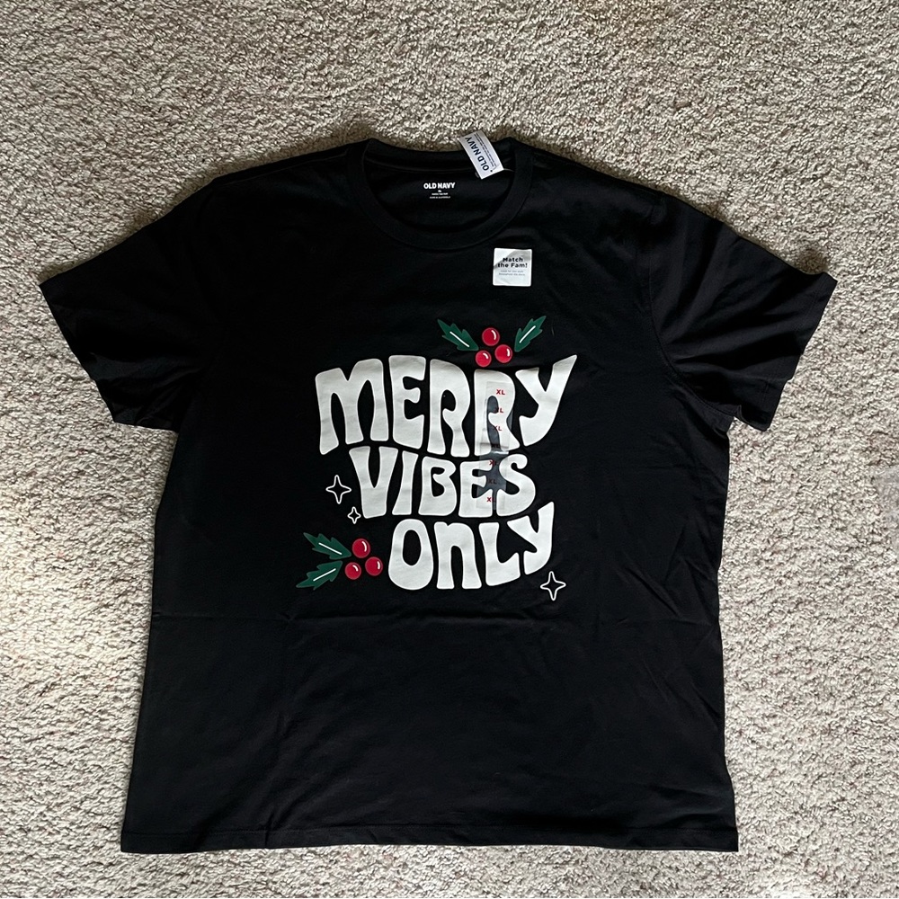 Old Navy men’s graphic t-shirt ‘Merry Vibes Only’